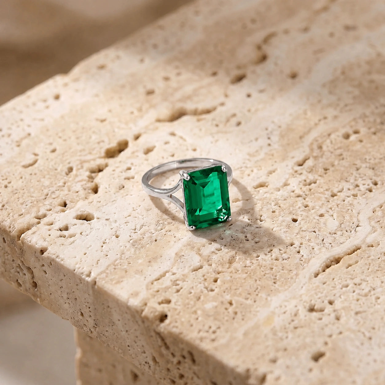 White Gold Emerald — Geltrude