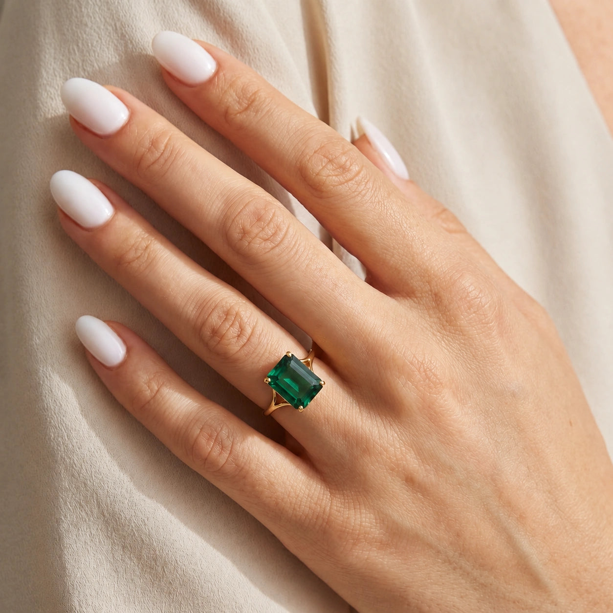 Yellow Gold Emerald — Geltrude