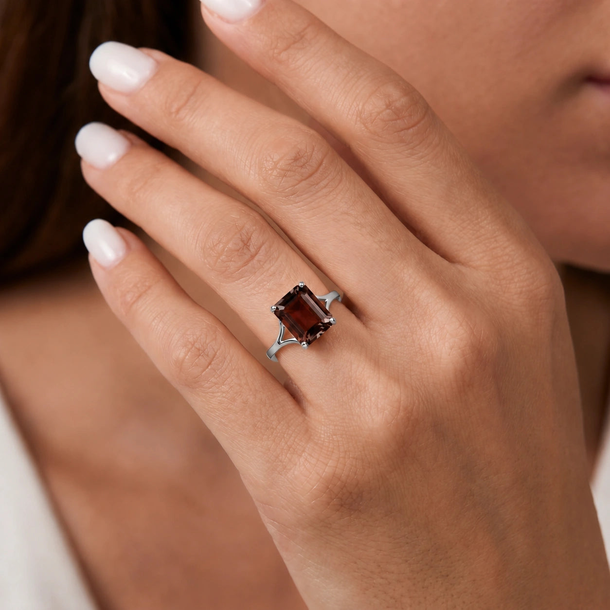 White Gold Garnet — Geltrude