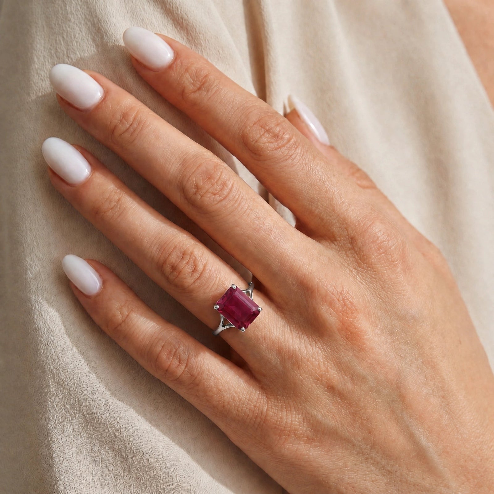 White Gold Ruby — Geltrude