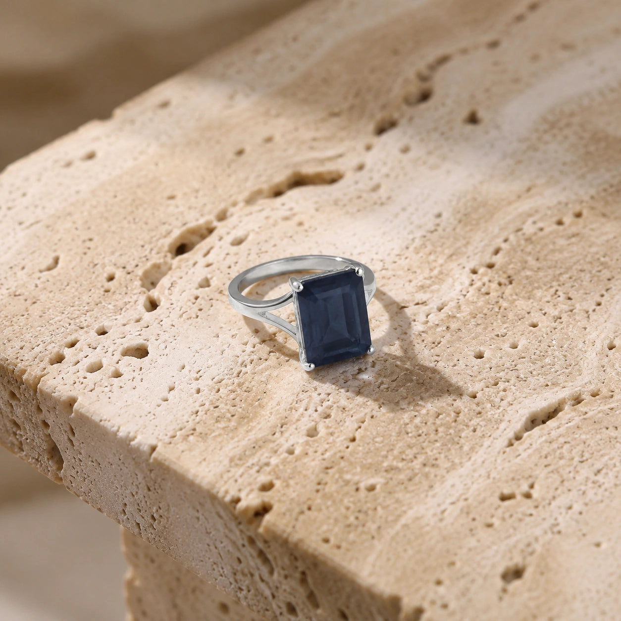White Gold Sapphire — Geltrude