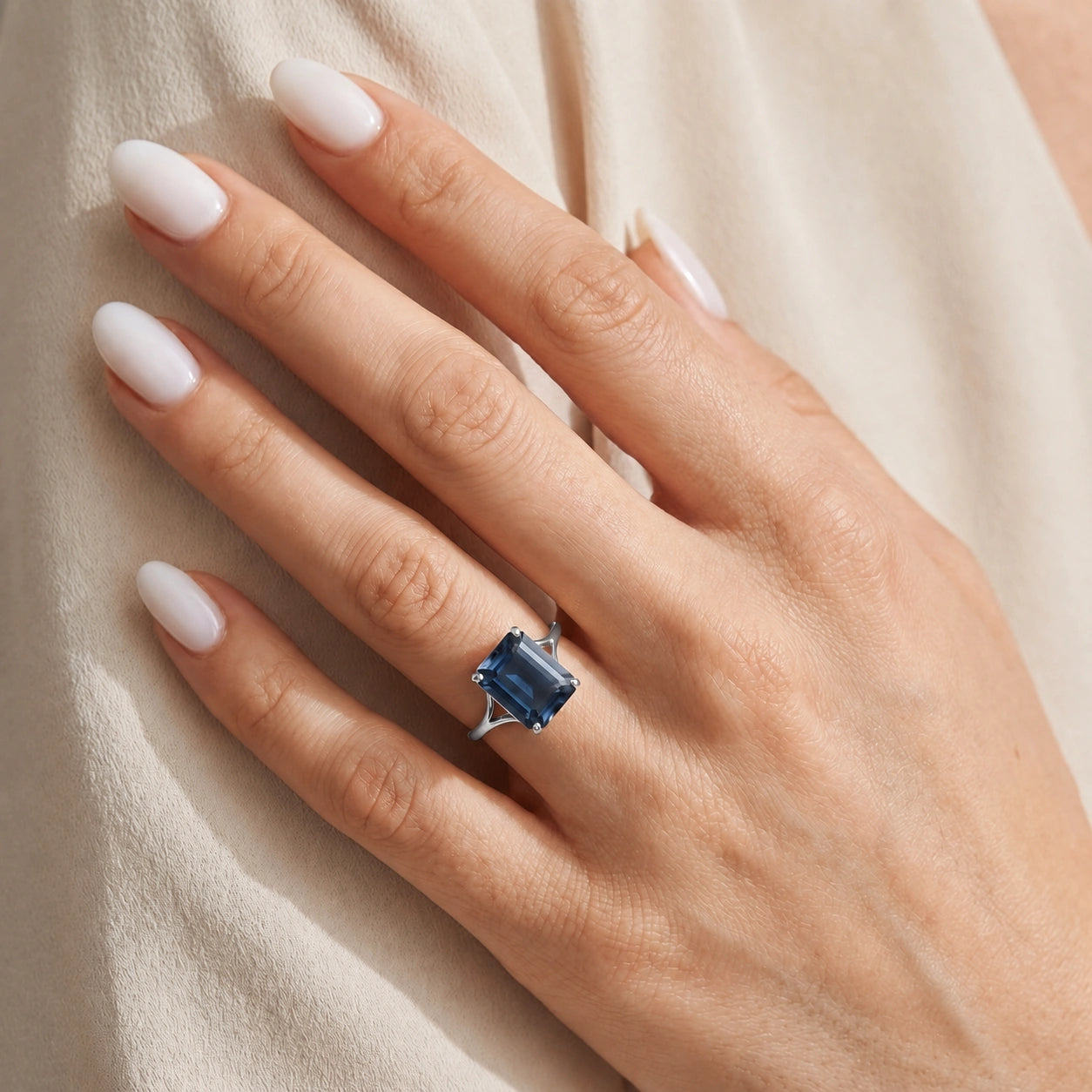 White Gold Sapphire — Geltrude