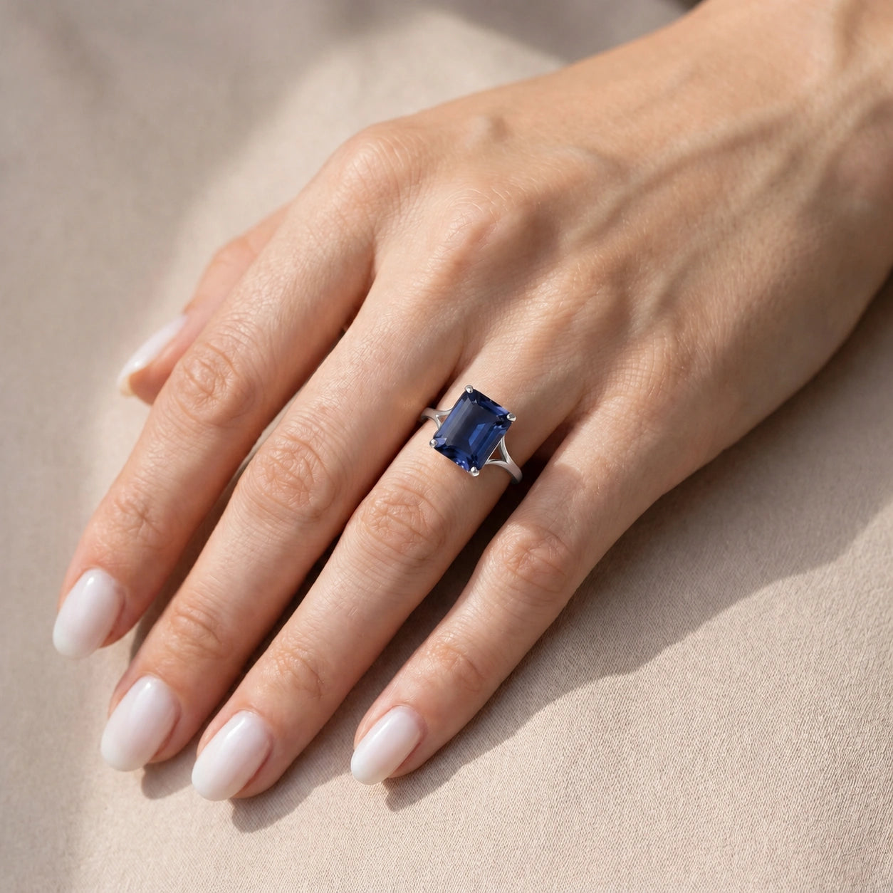 White Gold Sapphire — Geltrude