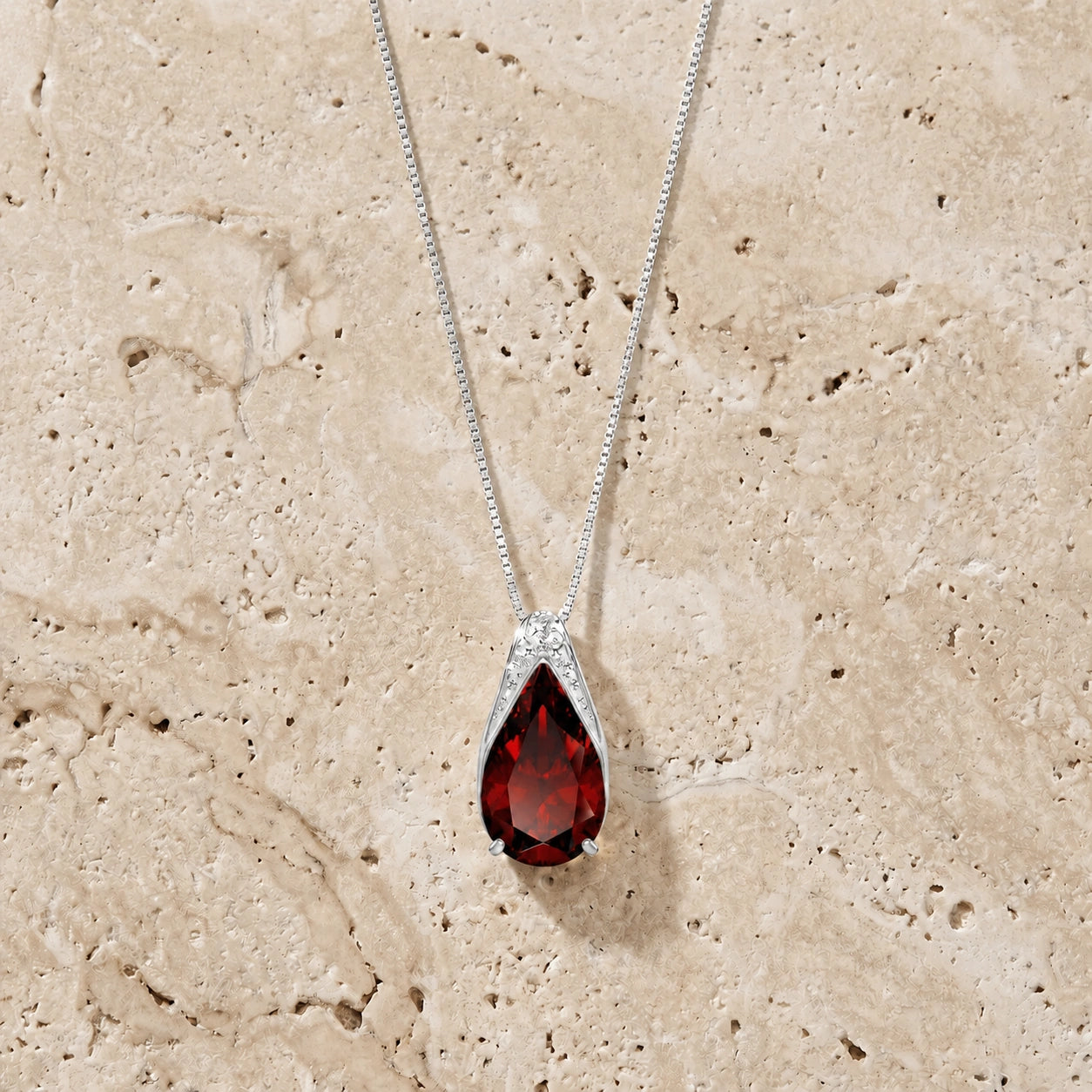White Gold Pendant Necklace Garnet 10K — Gilda