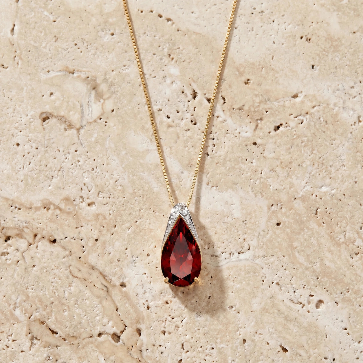 Yellow Gold Pendant Necklace Garnet 10K — Gilda
