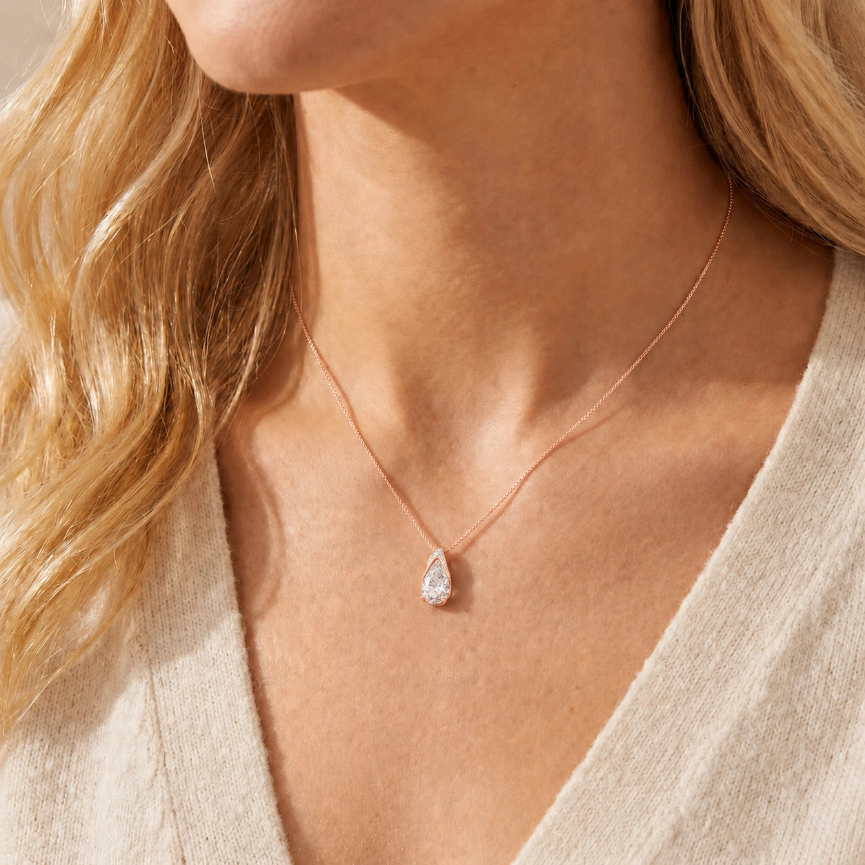 Rose Gold Pendant Necklace White Topaz 10K — Gilda