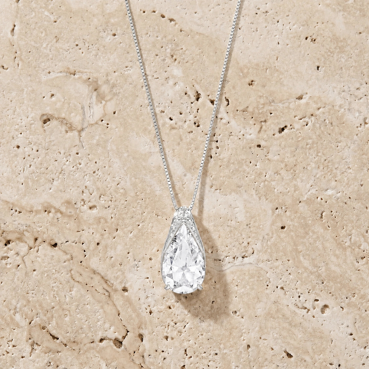 White Gold Pendant Necklace White Topaz 10K — Gilda