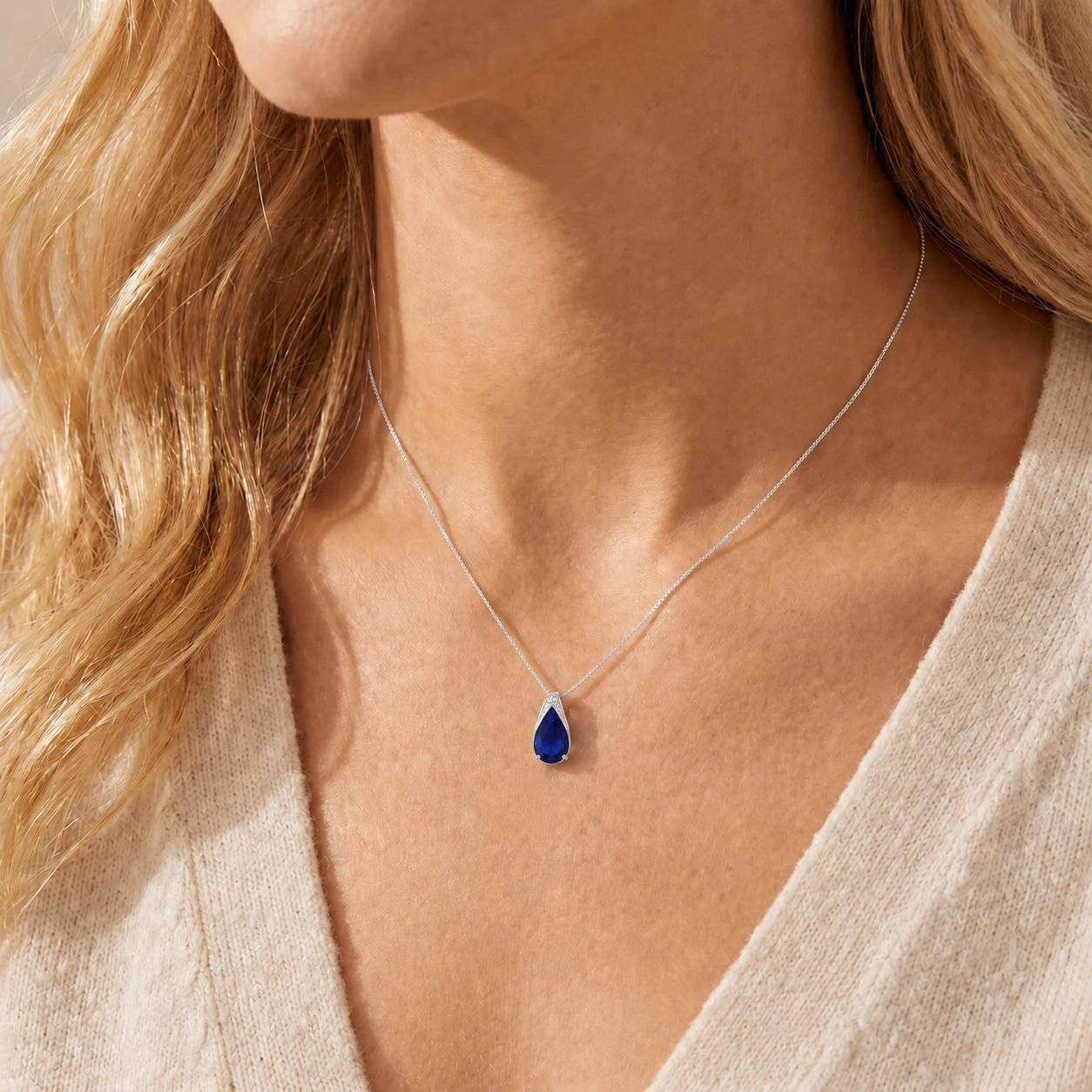 White Gold Pendant Necklace Sapphire 10K — Gilda
