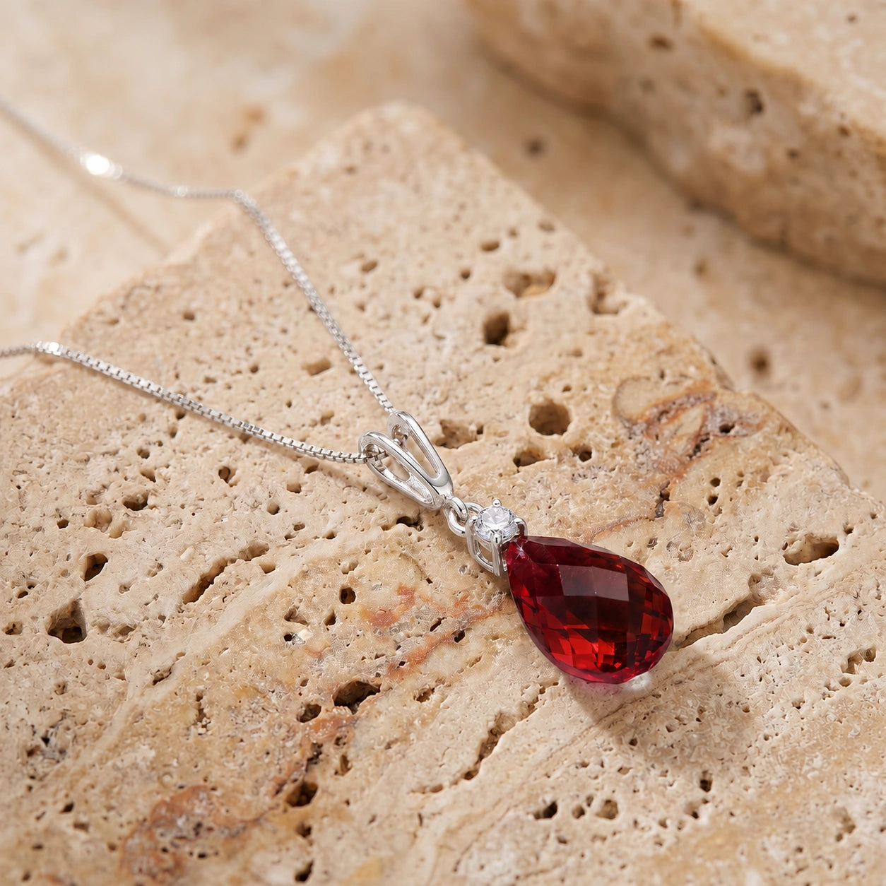 White Gold Diamond & Garnet — Genoveva