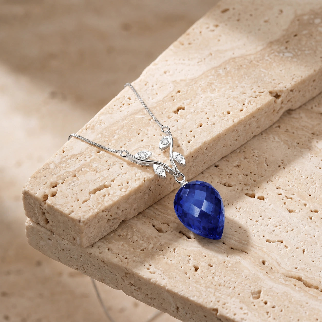 White Gold Pendant Necklace Sapphire 10K — Crescenza
