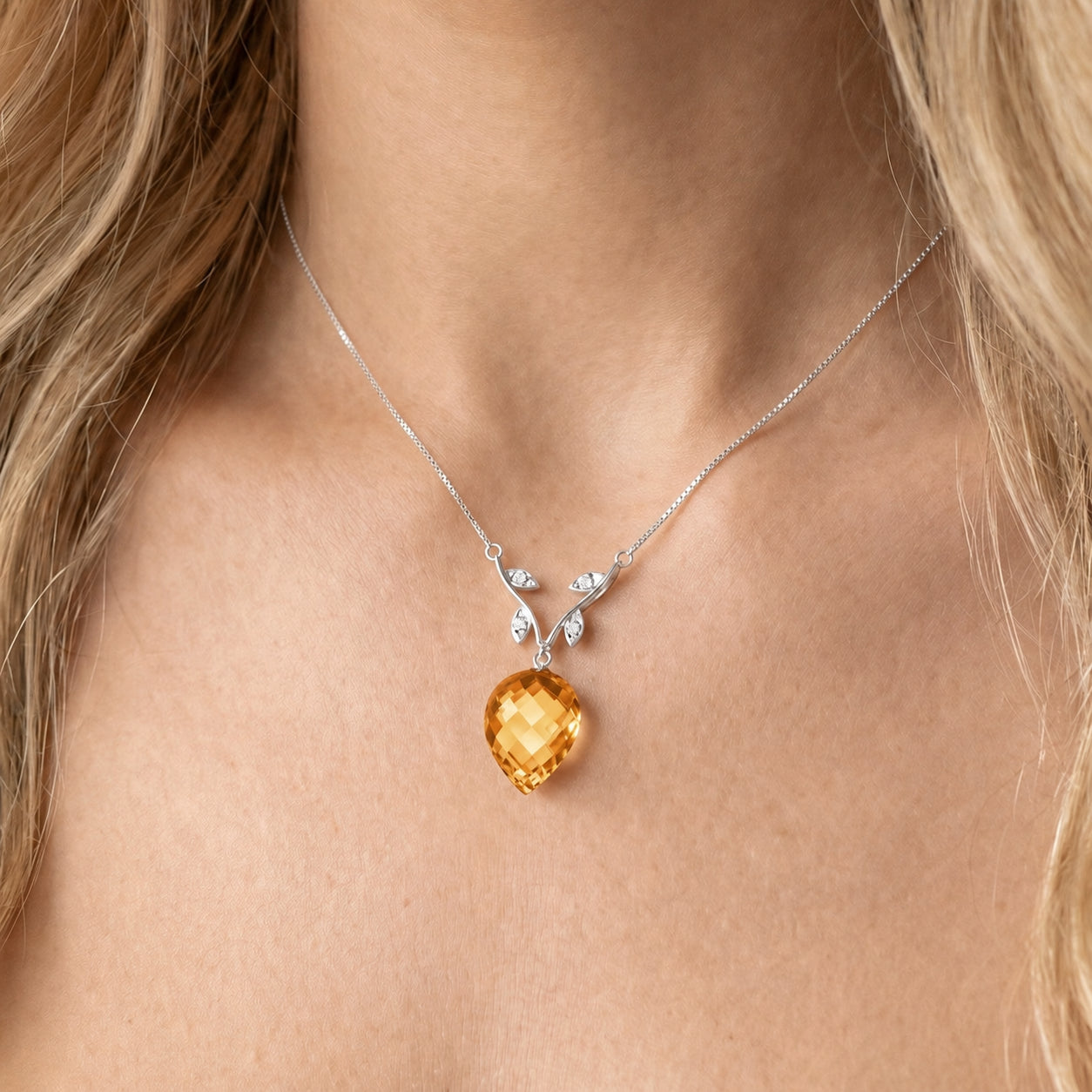 White Gold Pendant Necklace Emerald 10K — Crescenza