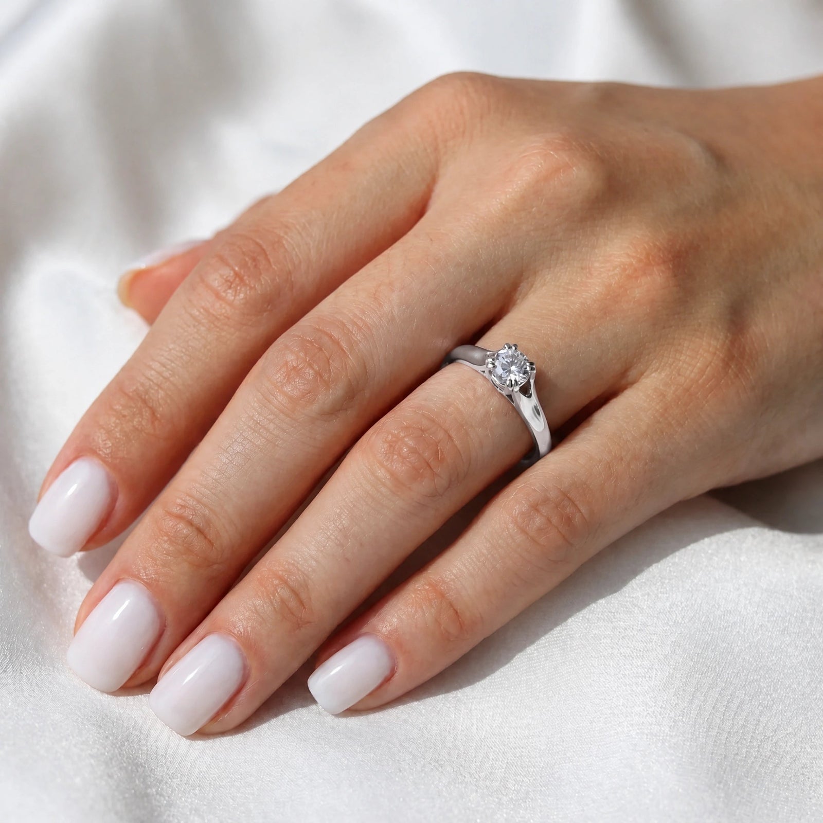 White Gold Ring Diamond 10K — Bernarda