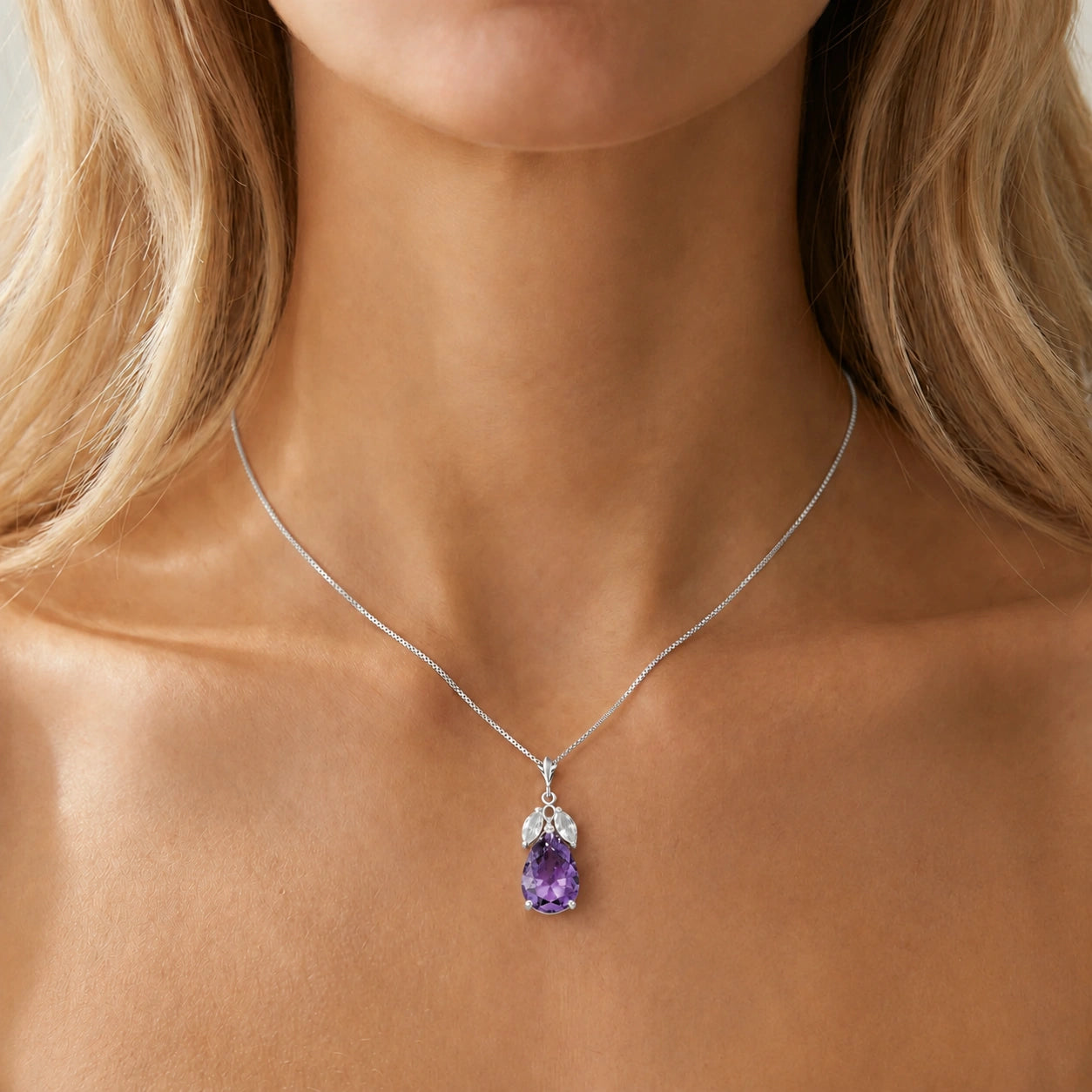 White Gold Rose Necklace Garnet 10K — Nina