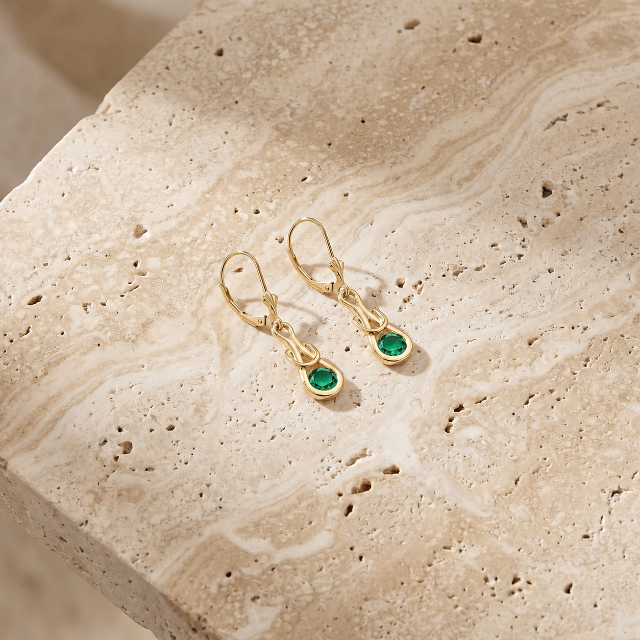Yellow Gold Earrings Emerald 10K — Damiana