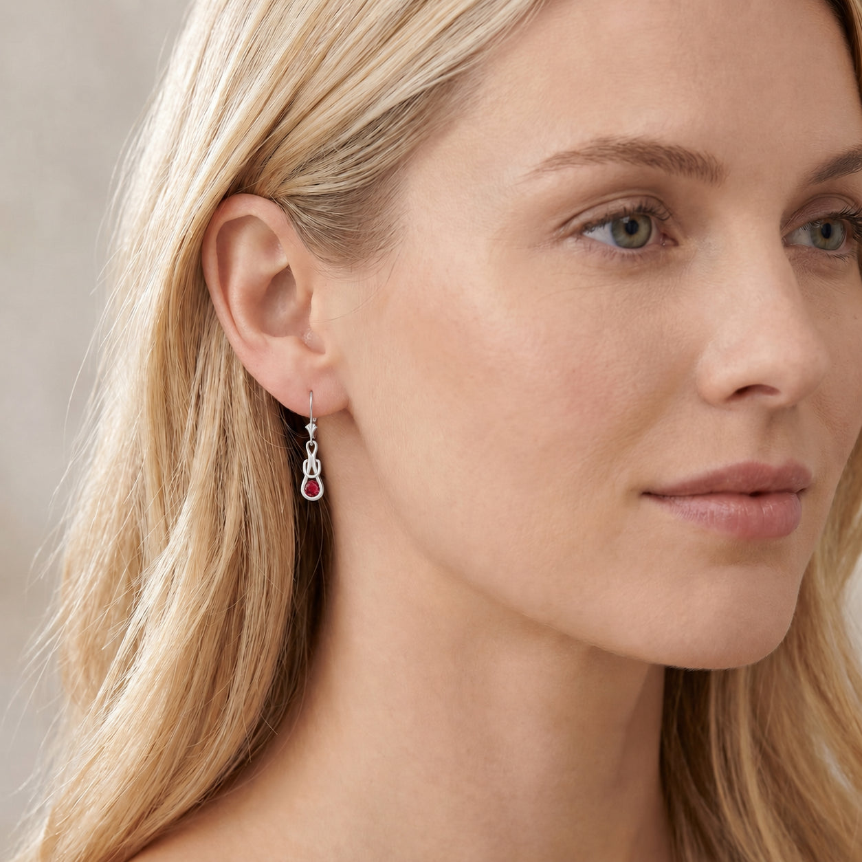 White Gold Earrings Sapphire 10K — Damiana