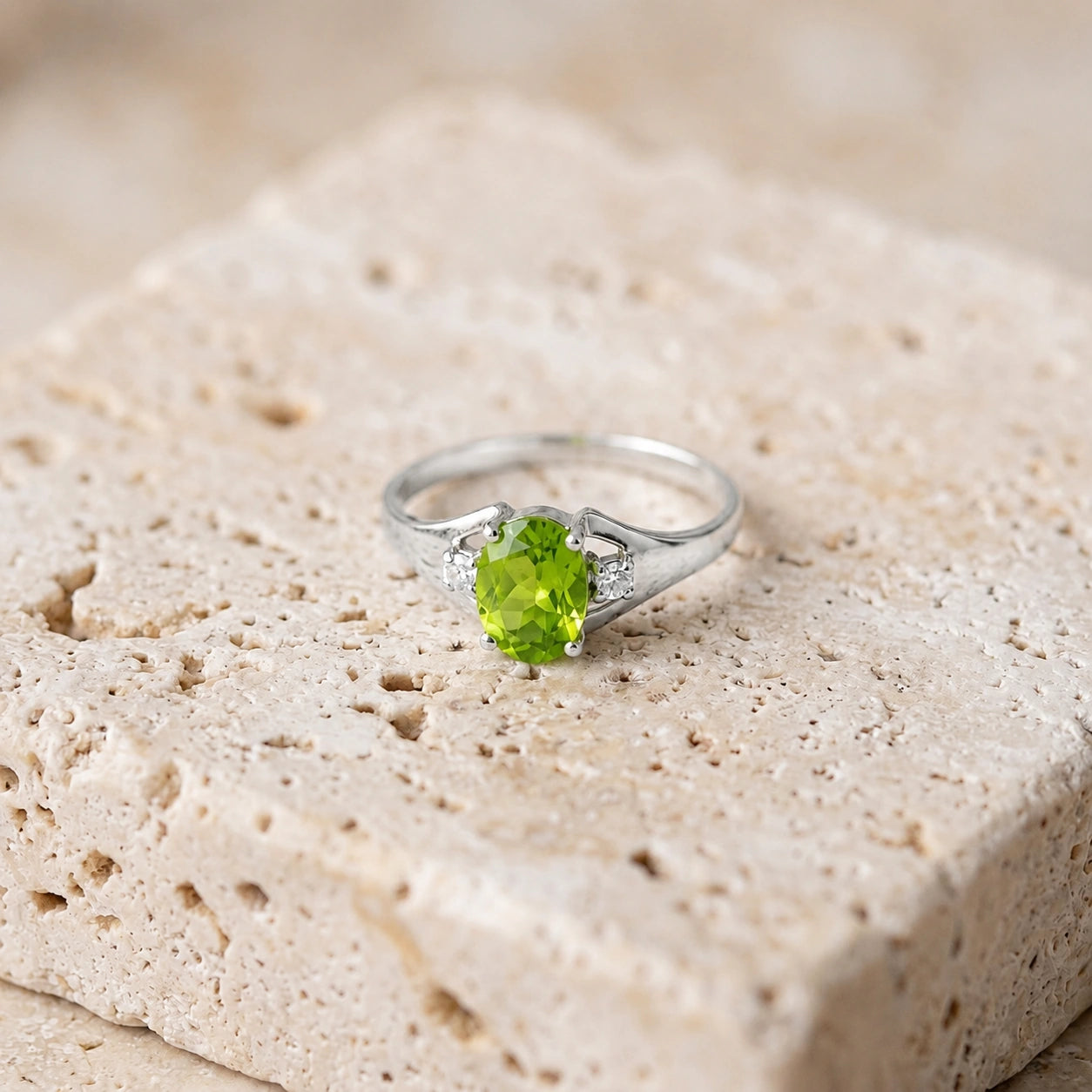 White Gold Celeste Ring Peridot 10K — Ernesta