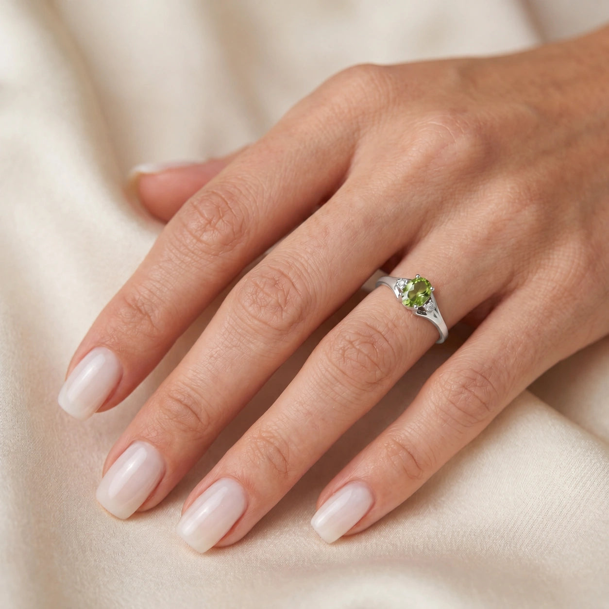 White Gold Celeste Ring Peridot 10K — Ernesta