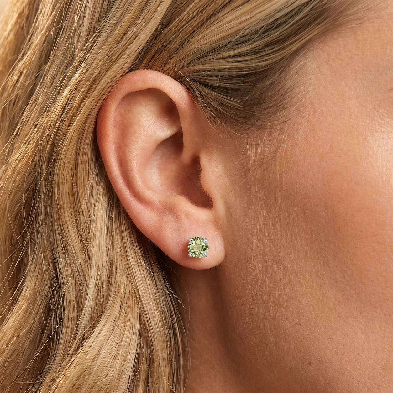 White Gold Petal Earrings Peridot 10K — Luna