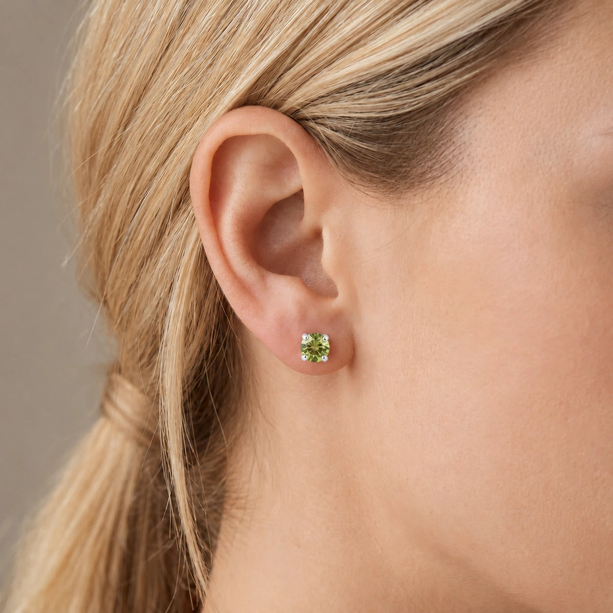 White Gold Petal Earrings Peridot 10K — Luna