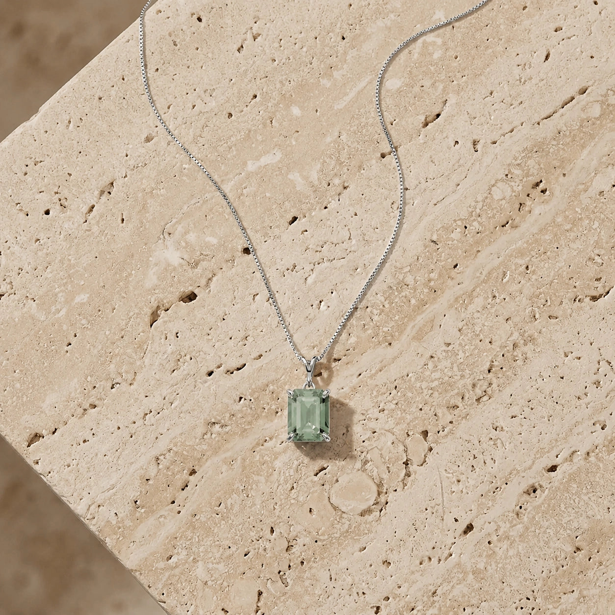 White Gold Belle Necklace Emerald 10K — Isaura