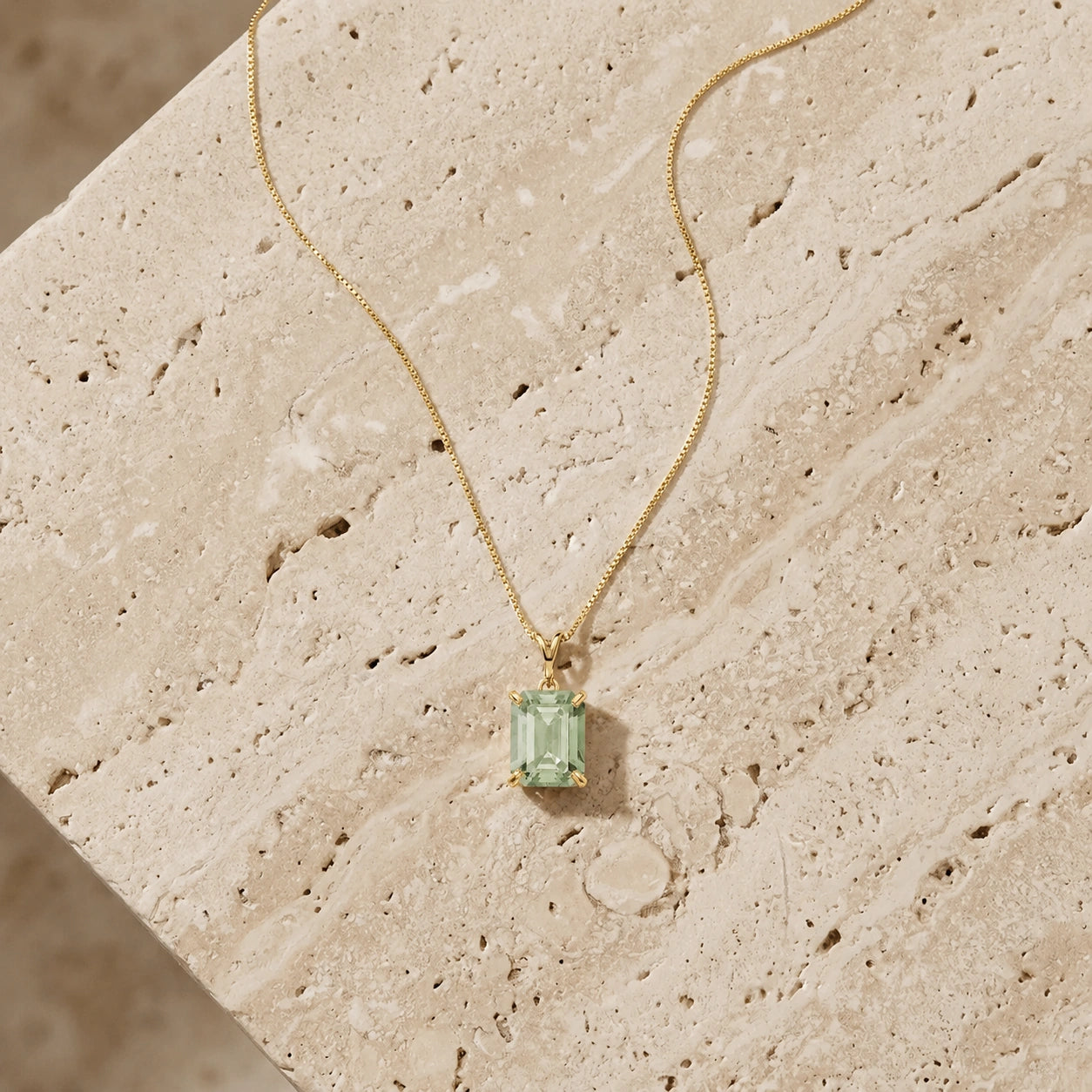 Yellow Gold Belle Necklace Emerald 10K — Isaura