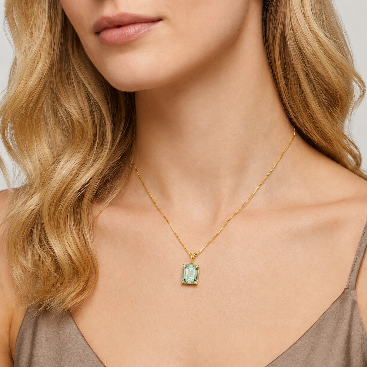 Yellow Gold Belle Necklace Emerald 10K — Isaura
