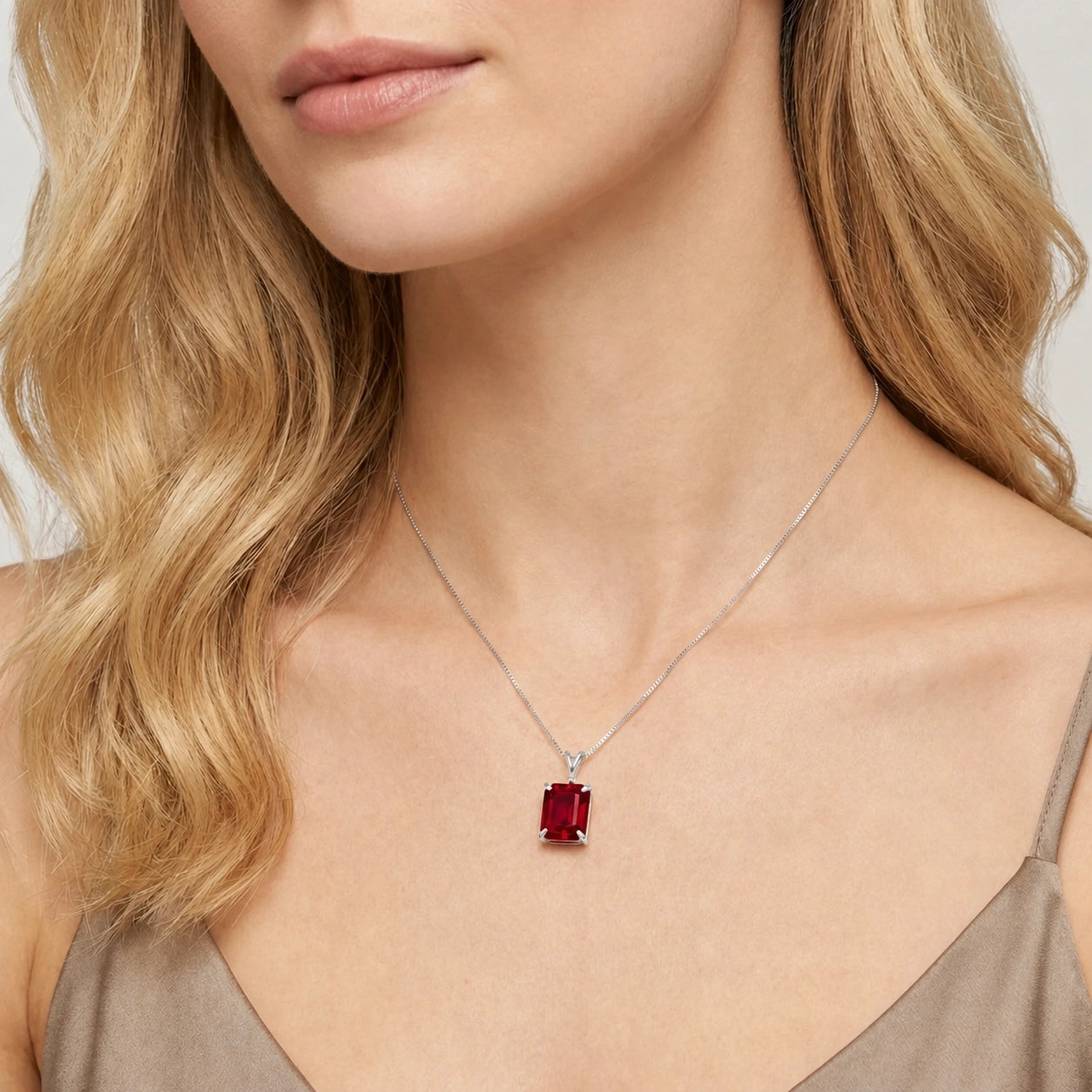 White Gold Belle Necklace Garnet 10K — Isaura