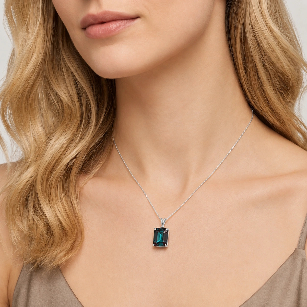 White Gold Belle Necklace Sapphire 10K — Isaura