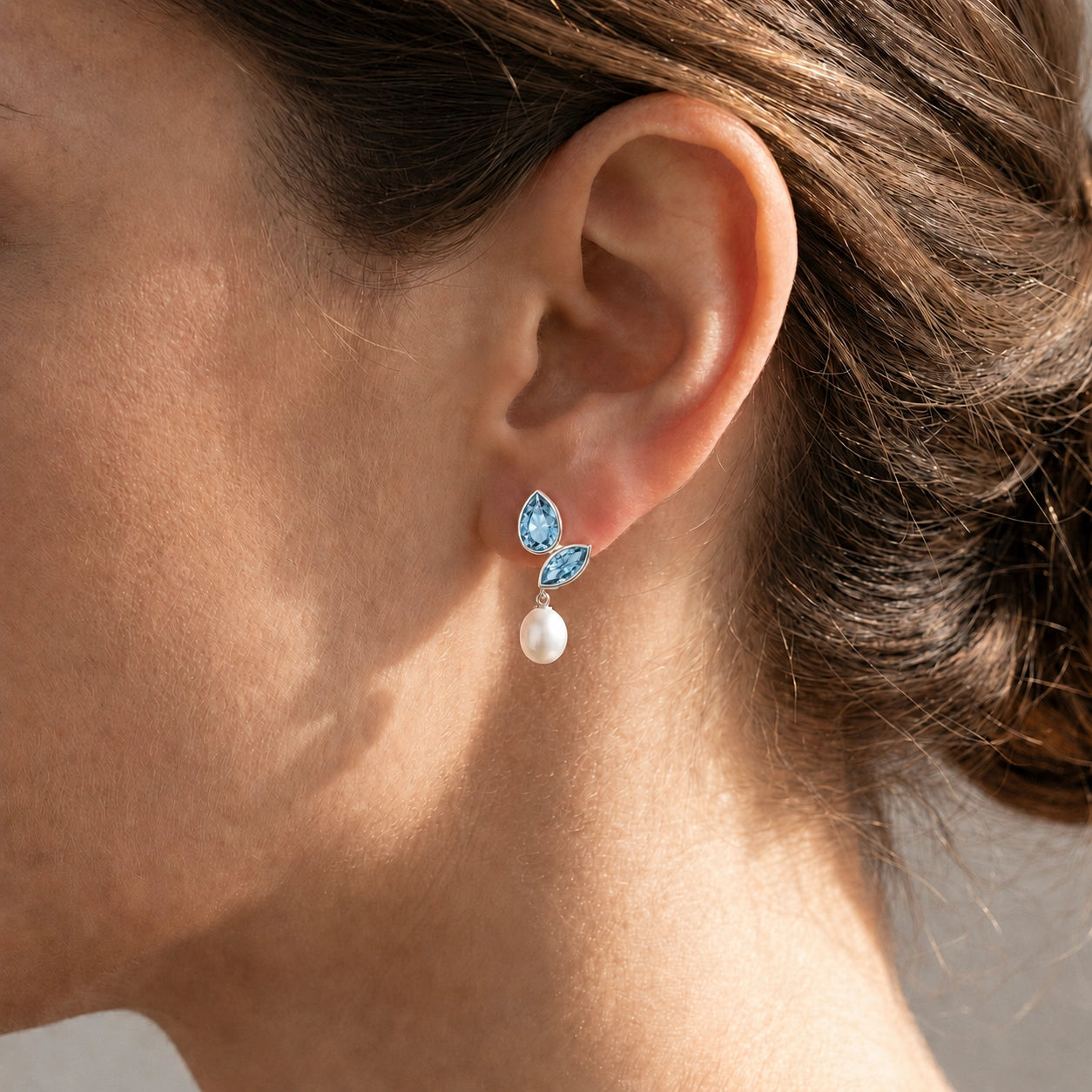 White Gold Blue Topaz & Pearl — Isodora