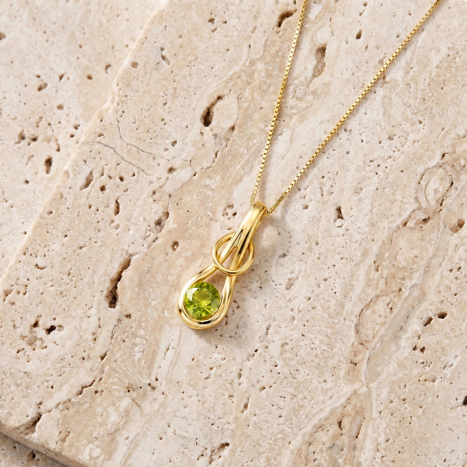 Yellow Gold Pendant Necklace Peridot 10K — Serafina