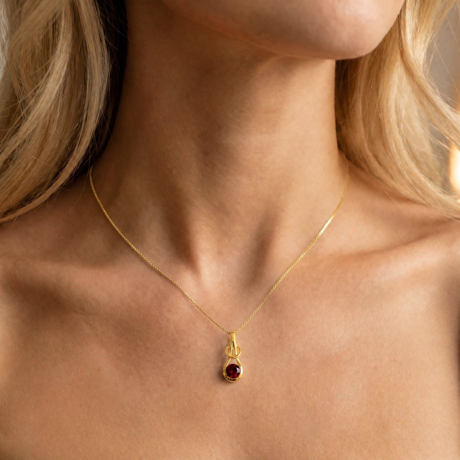 Yellow Gold Pendant Necklace Garnet 10K — Serafina