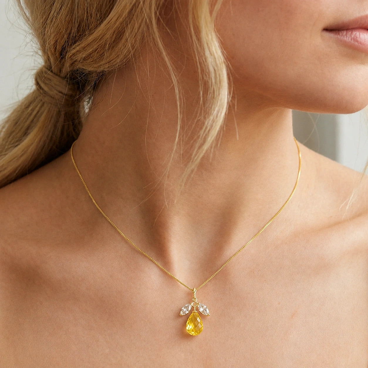 Yellow Gold Necklace White Topaz 10K — Laura