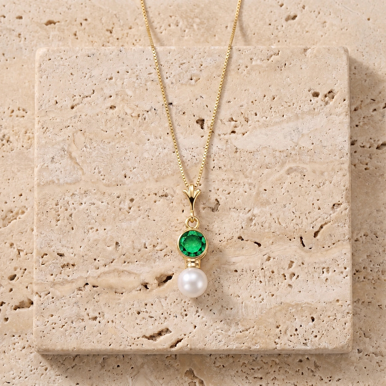 Yellow Gold Rose Necklace Garnet 10K — Laura