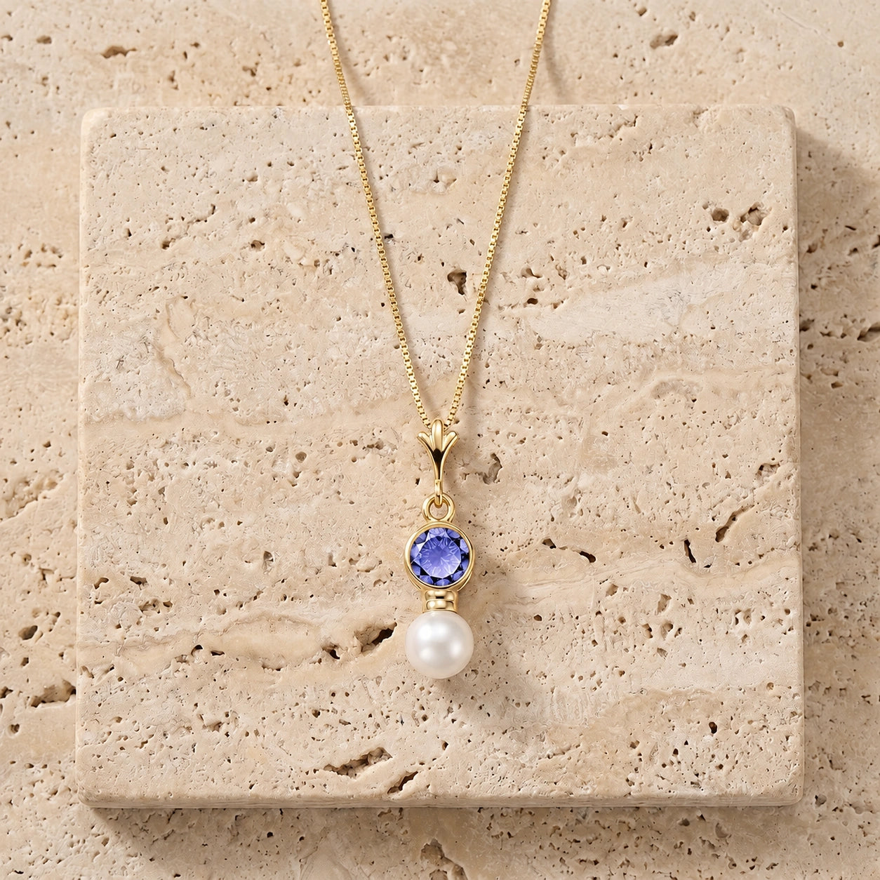 Yellow Gold Rose Necklace Peridot 10K — Laura