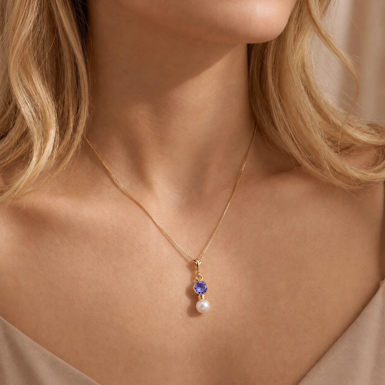 Yellow Gold Rose Necklace Peridot 10K — Laura