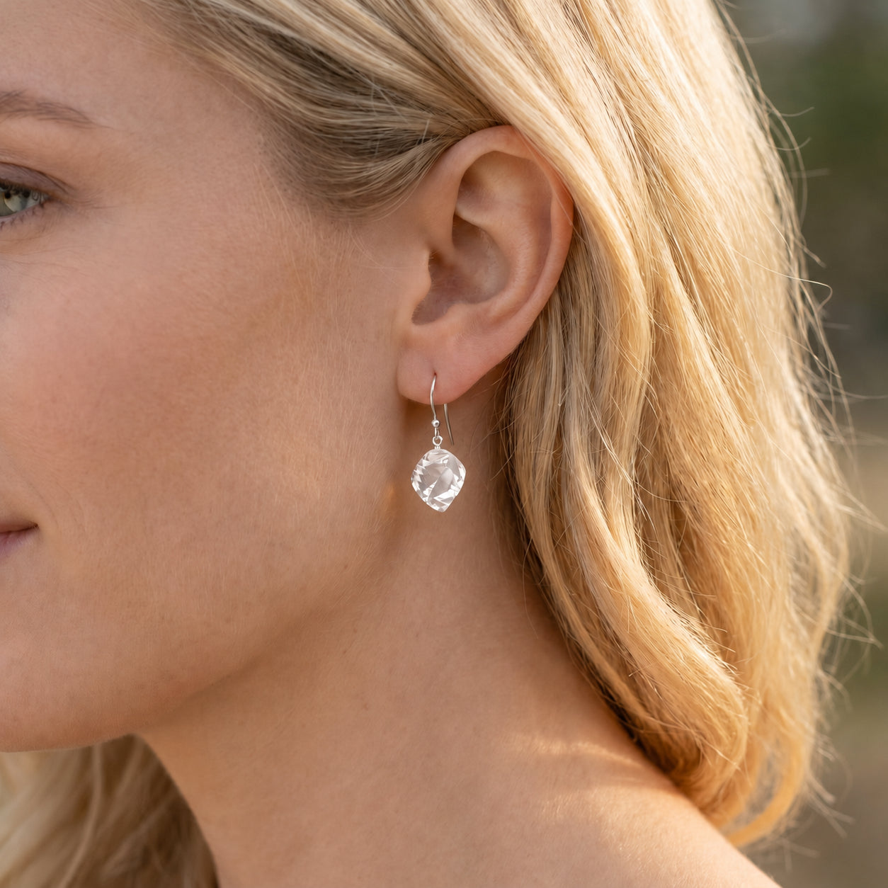 White Gold Earrings Emerald 10K — Calliope