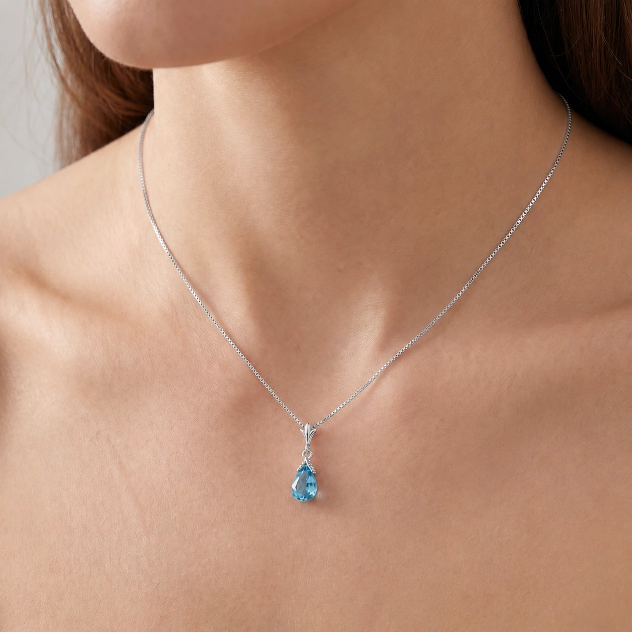 White Gold Blue Topaz — Radegonda