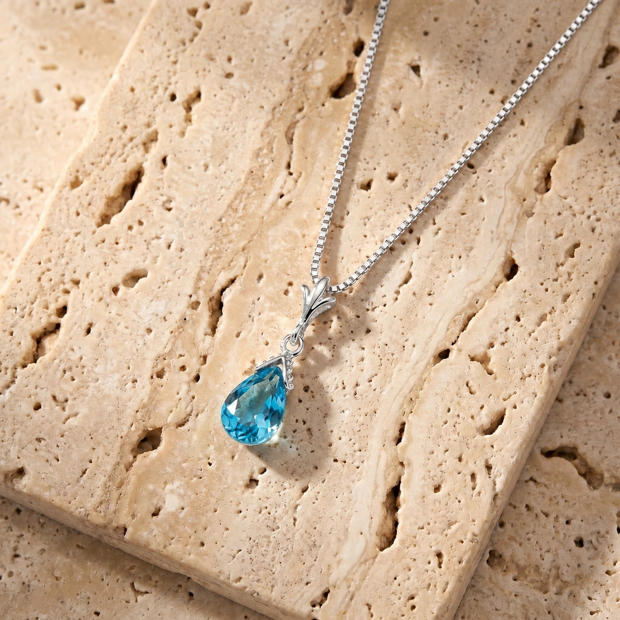 White Gold Blue Topaz — Radegonda