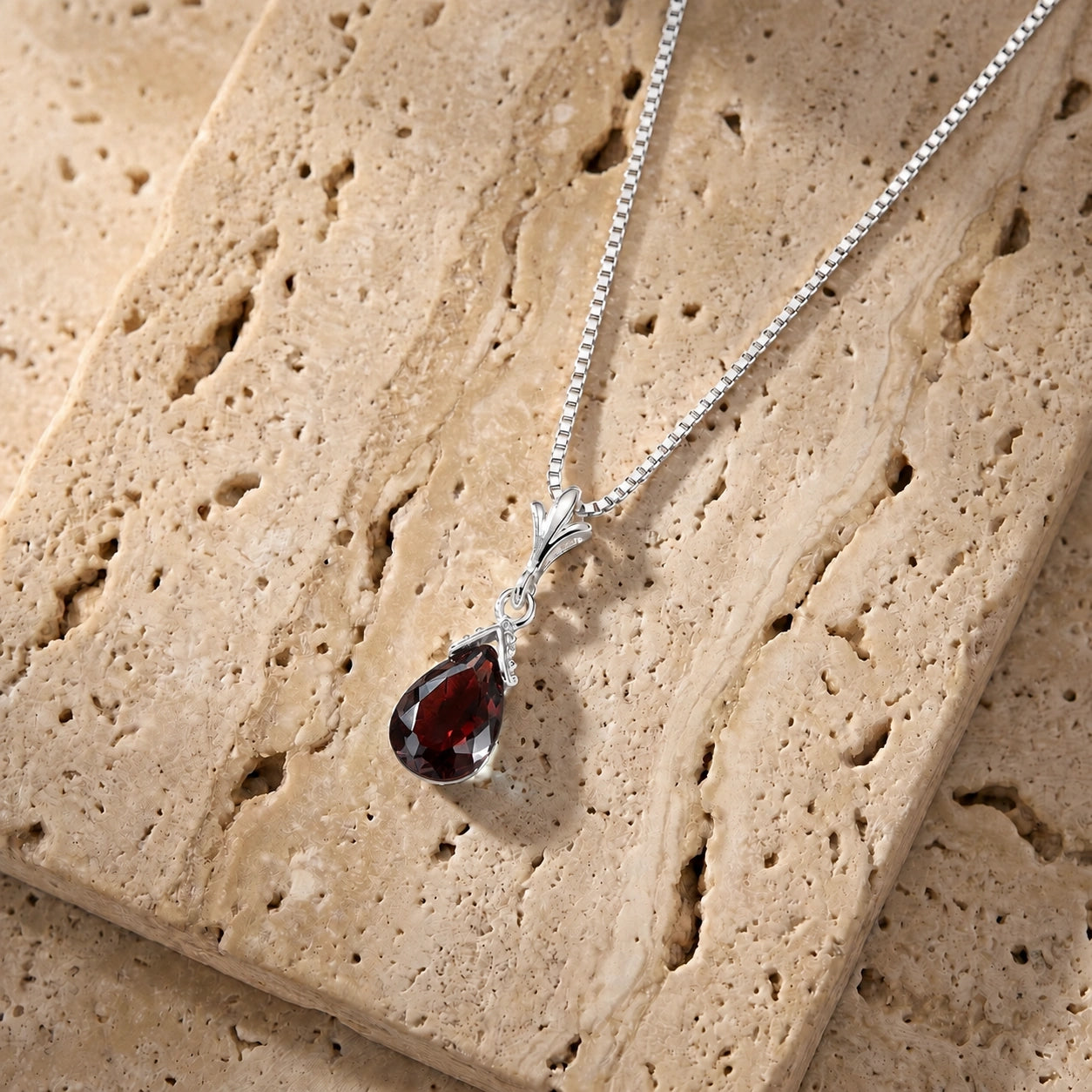 White Gold Garnet — Radegonda
