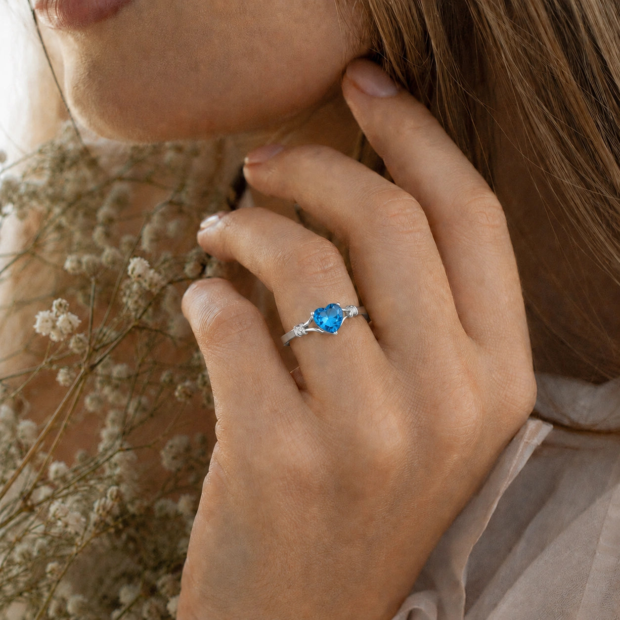 White Gold Aura Ring Blue Topaz 10K — Loredana