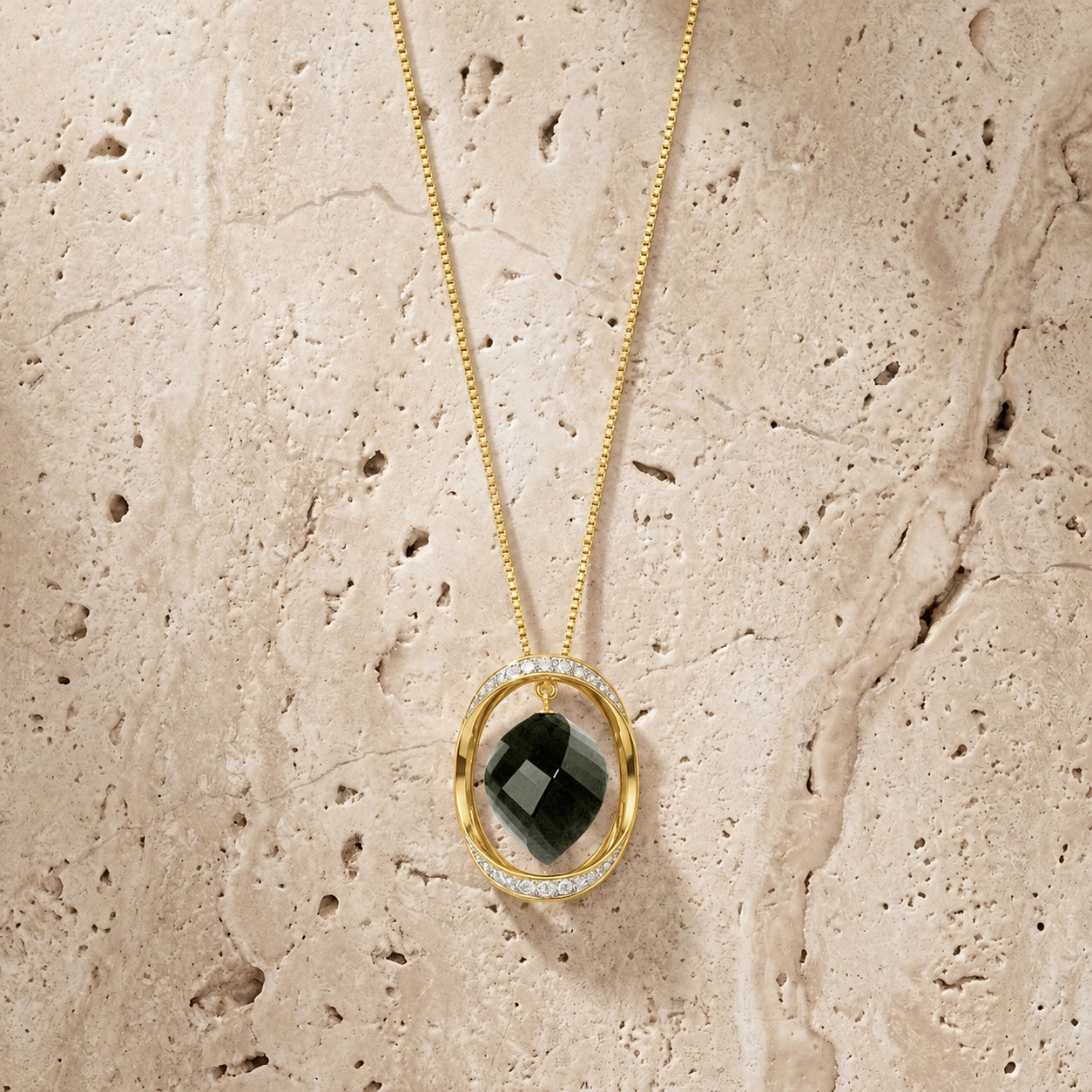Yellow Gold Pendant Necklace Diamond 10K — Loretta