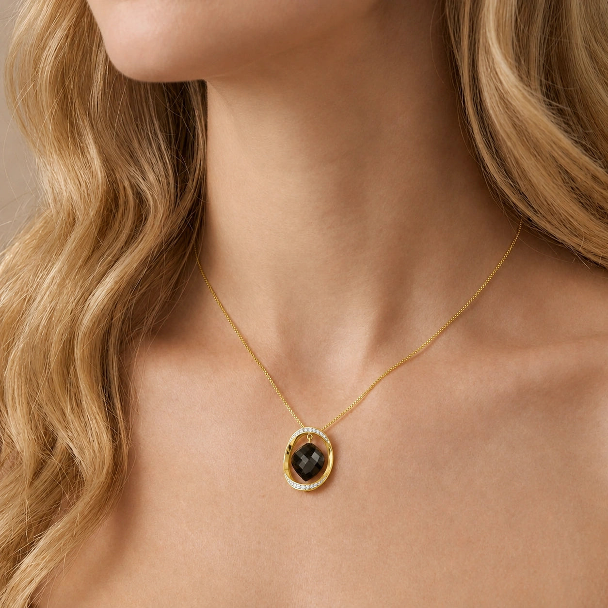 Yellow Gold Pendant Necklace Diamond 10K — Loretta
