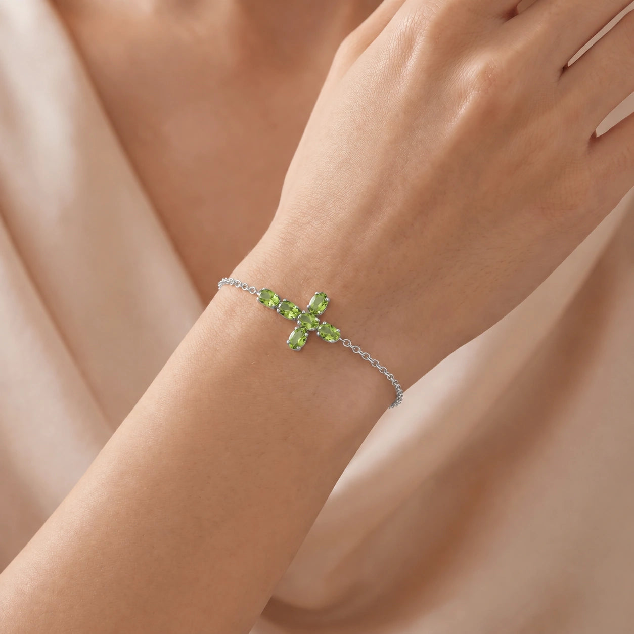 White Gold Celeste Bracelet Peridot 10K — Lucrezia