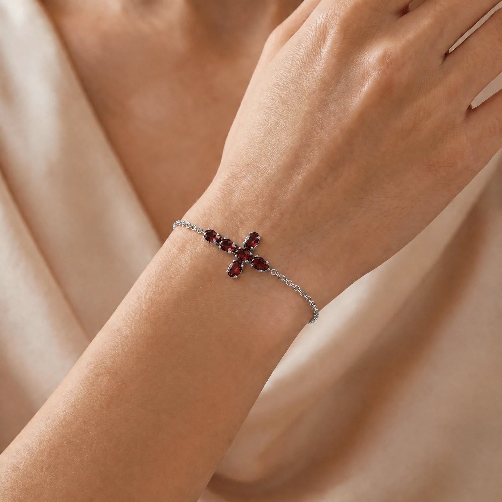 White Gold Celeste Bracelet Garnet 10K — Lucrezia