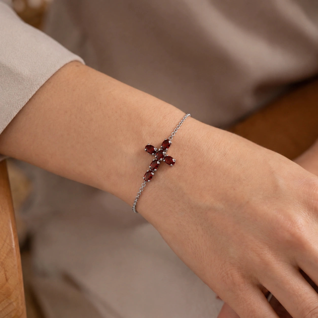White Gold Celeste Bracelet Garnet 10K — Lucrezia