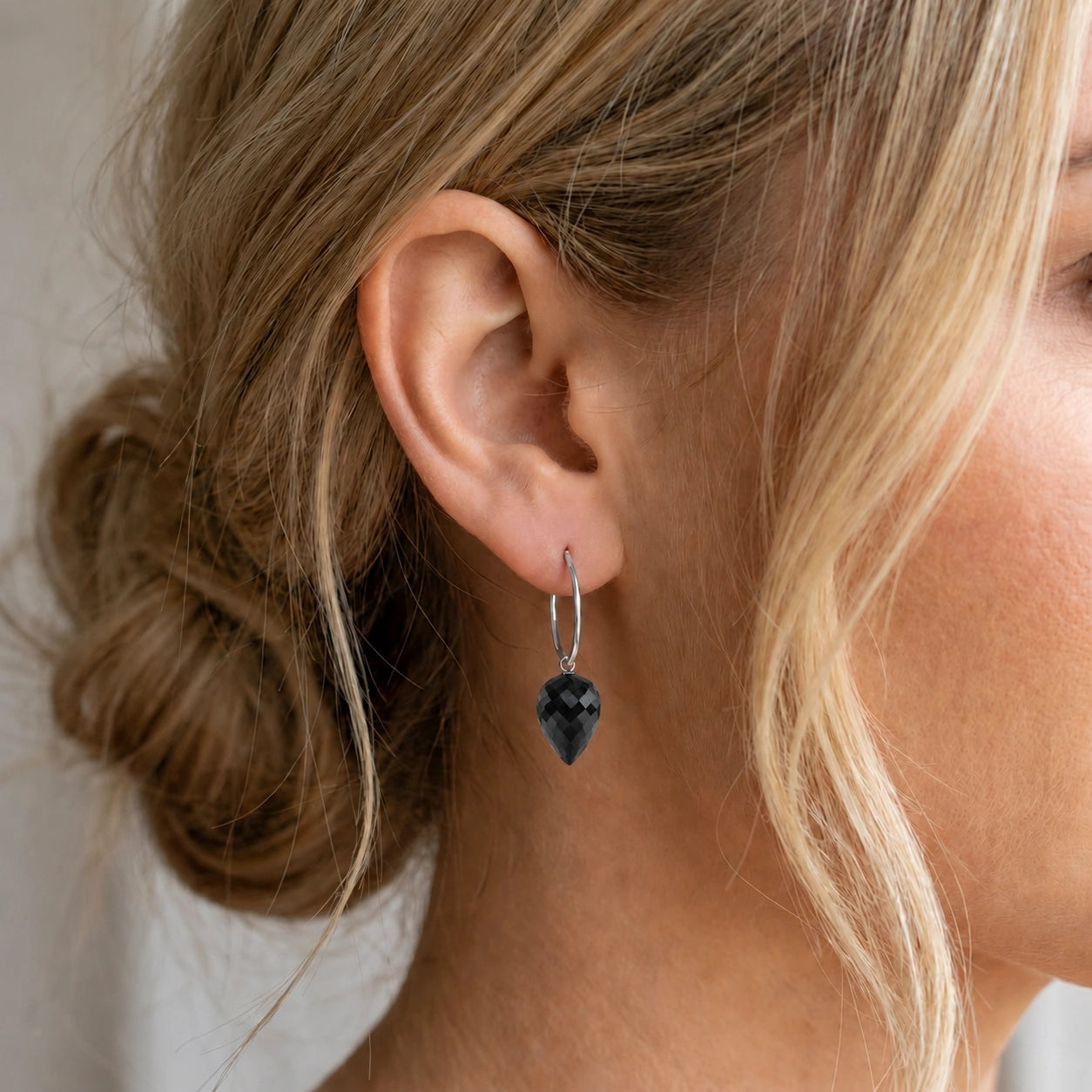 White Gold Pet Hoop Earrings Spinel 10K — Malvina