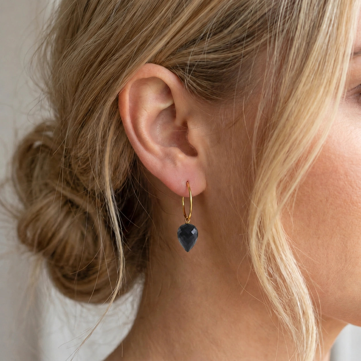 Yellow Gold Pet Hoop Earrings Spinel 10K — Malvina