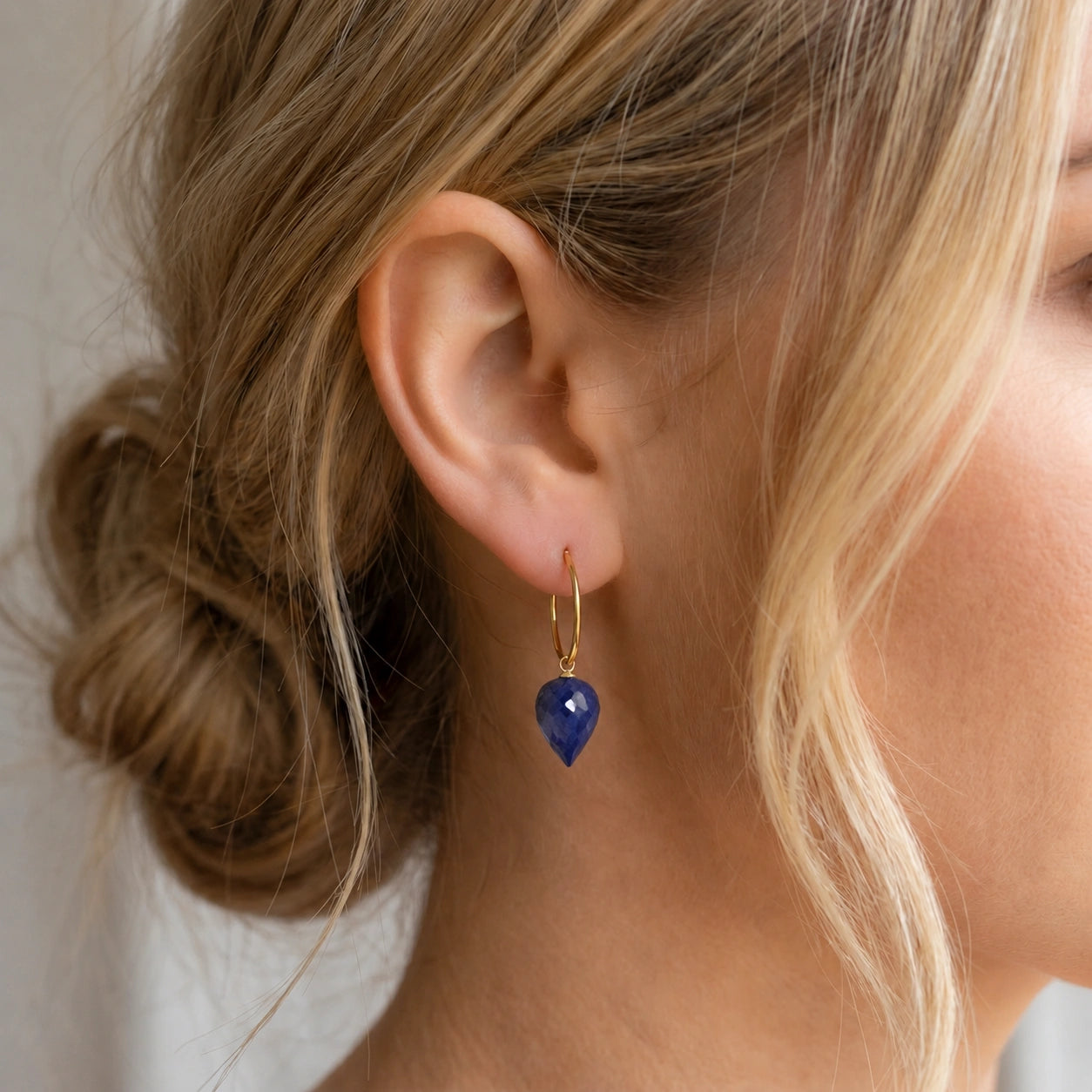 Yellow Gold Pet Hoop Earrings Sapphire 10K — Malvina