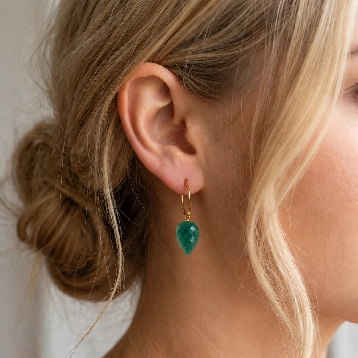 Yellow Gold Pet Hoop Earrings Emerald 10K — Malvina