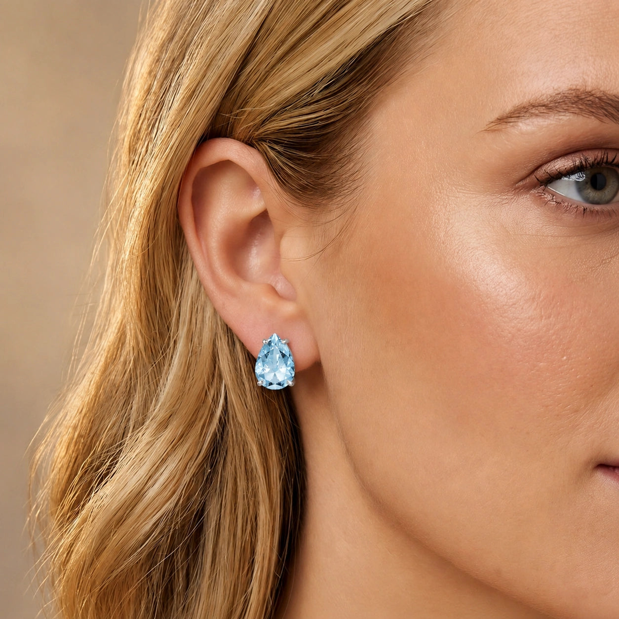 White Gold Blue Topaz — Mariafrida